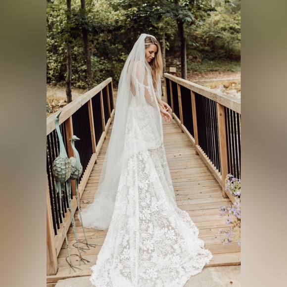 Grace Loves Lace Wedding Dress and Veil - Picture 3 of 10